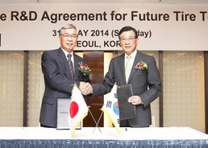 Kumho and Yokohama execs shake hands