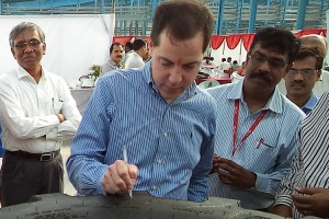 James Clark, President of Alliance Tire Americas, attended the inauguration of the plant. Together with the members of the ATG board of directors, he signed the factory’s first tire.