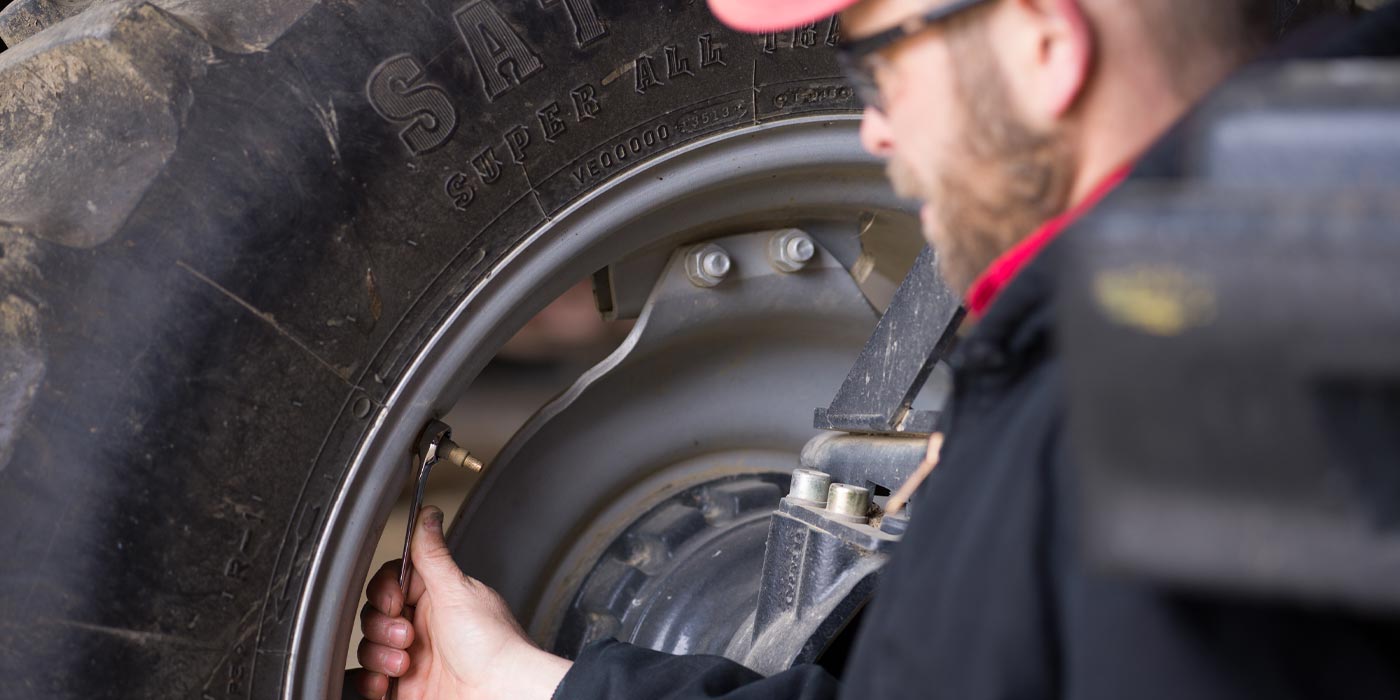 Ag-Tire-Maintenance-Firestone-BH_Gallop_tire-pressure-1400