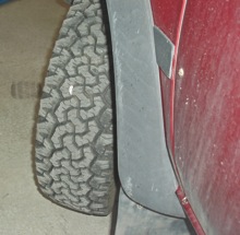 Photo 6: Notice that the inner tread rib of this tire isnt contacting the floor. The wear on the inner rib could be caused by excessive negative camber or toe angle.