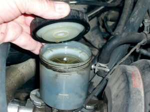 master cylinder fluid level, color and viscosity are good indicators of overall hydraulic system condition. a fluid stain at the brake booster interface usually indicates leakage through the master cylinder rear seal.