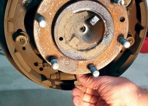 Because corrosion and wear take their toll, always check brake adjusting hardware and return springs before estimating a drum brake repair.