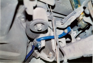 Photo 4: The rear sway bar is very easy to remove; just disconnect it at the connecting links and remove the bushing retainers